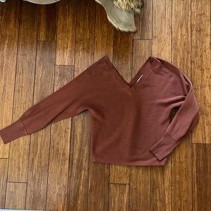 Fitted, V neck long sleeve